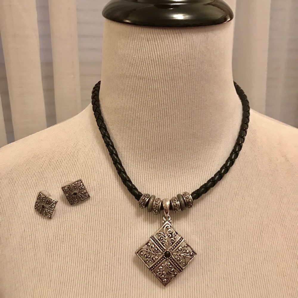 🌸 Necklace and earring set